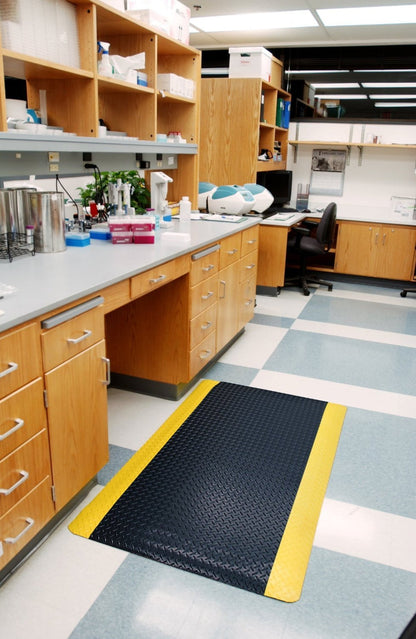 Wearwell Diamond-Plate SpongeCote UltraSoft Mat, 3' Width x 10' Length x 15/16"Thickness, Black/Yellow - 414.1516x3x10BYL