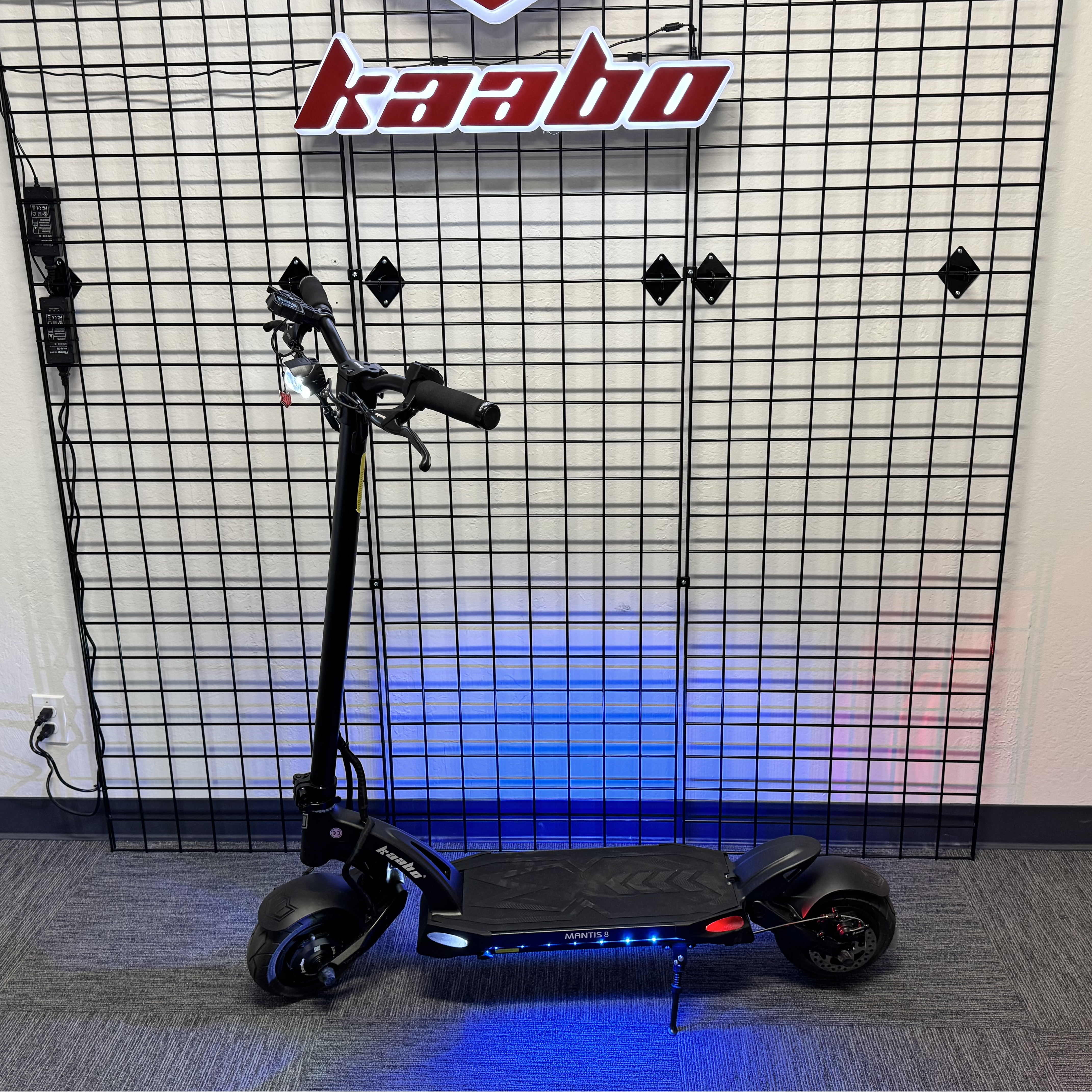 KAabo Mantis 8 Lite (Certified pre-owned, less than 50 miles ) - R-KMTS-08L0-BS