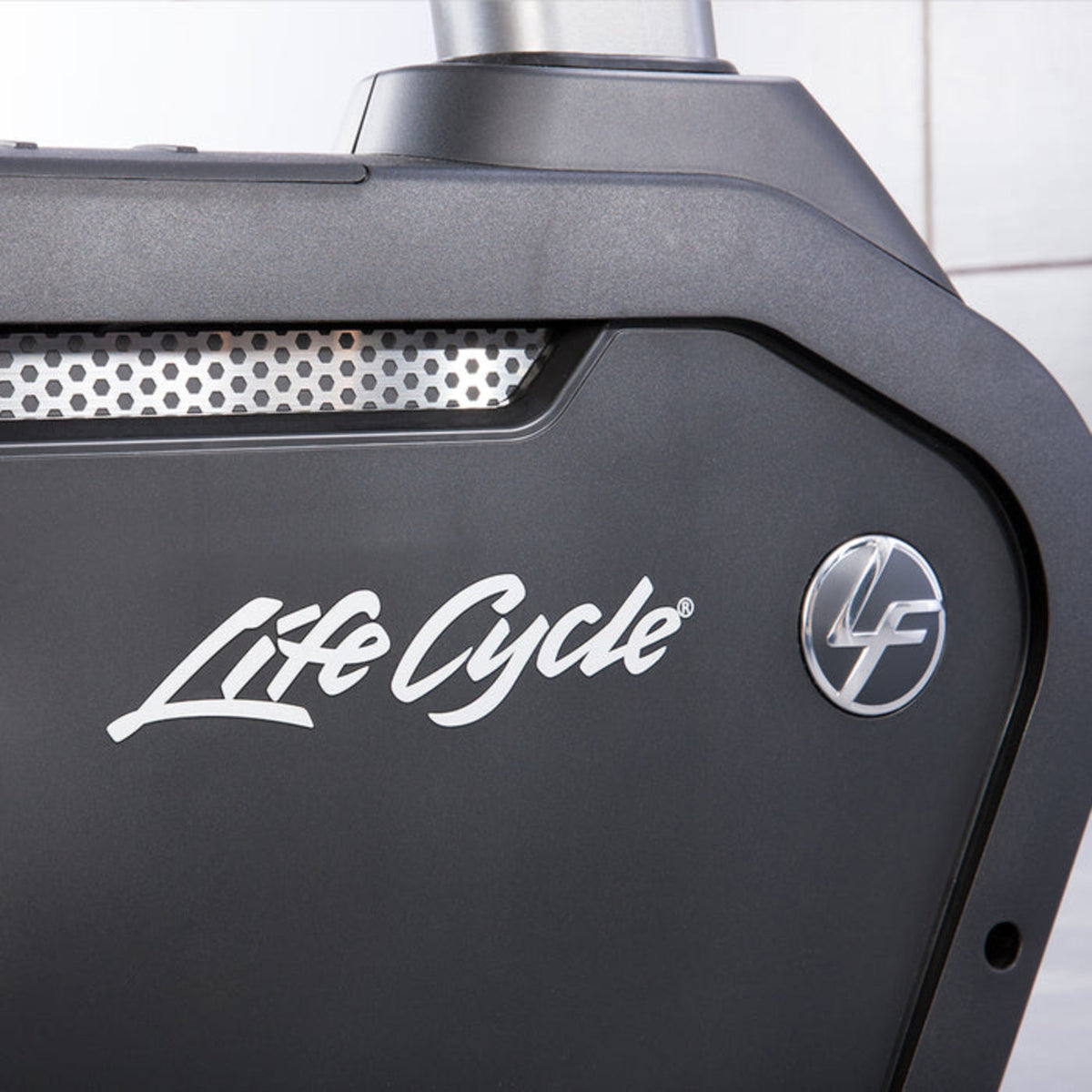 Life Fitness Club Series+ Upright Bike - CSC-SLBLKLF-DOM13