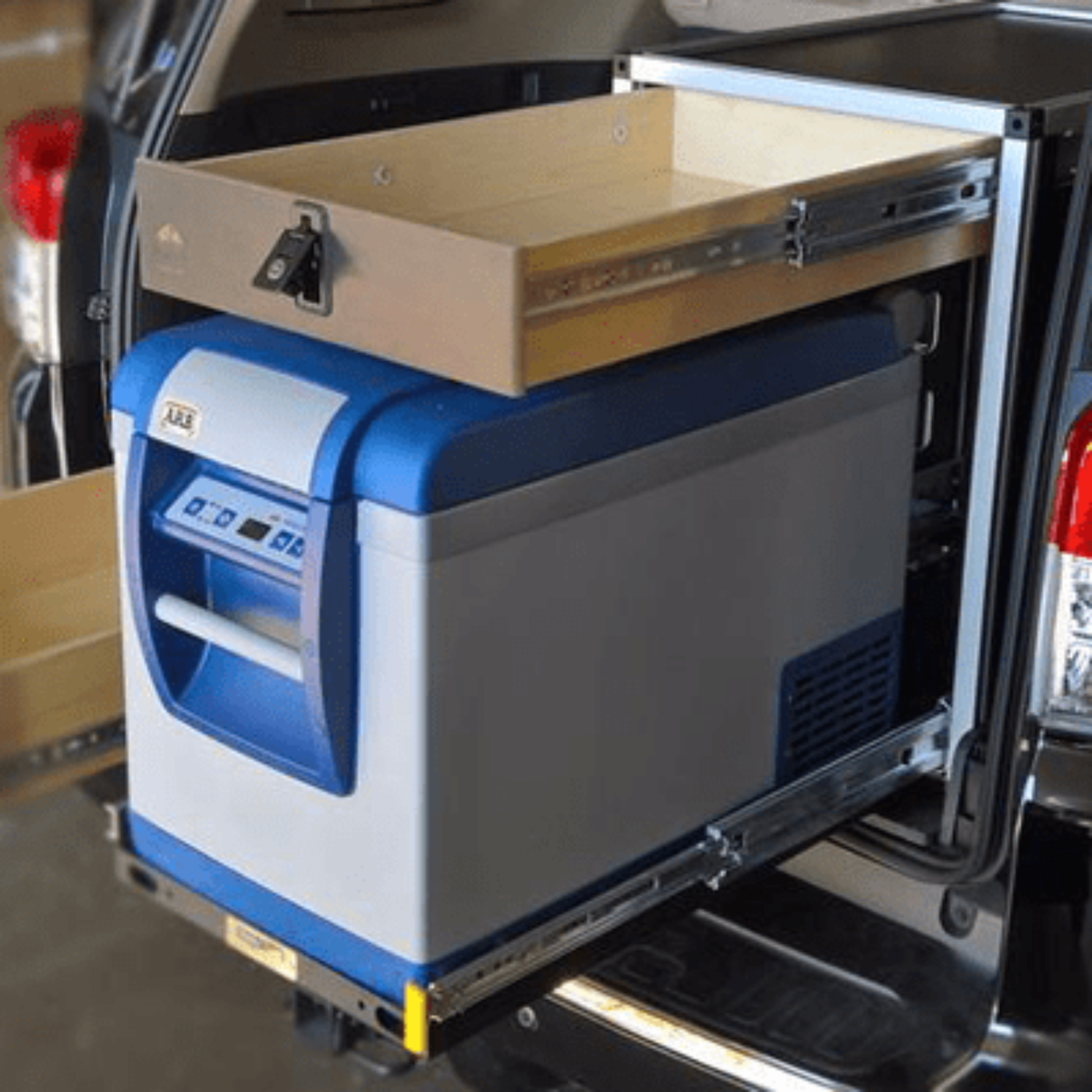 GOOSE GEAR IceBox 1.3 with Top Drawer - 25" Deep Module - 2438-GGR-SH
